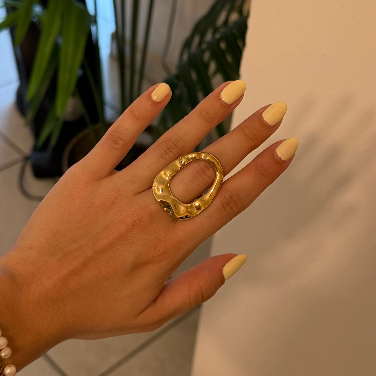O Statement ring